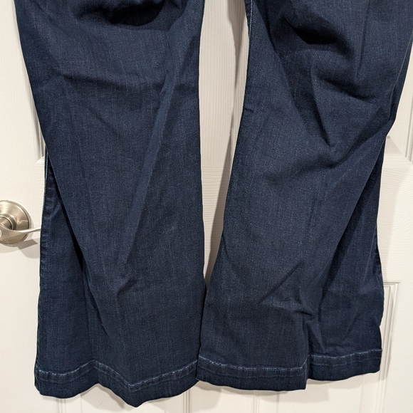 Torrid Dark Wash Bombshell Flare High-Rise Jean in Size 24 S (Short) - Picture 11 of 15